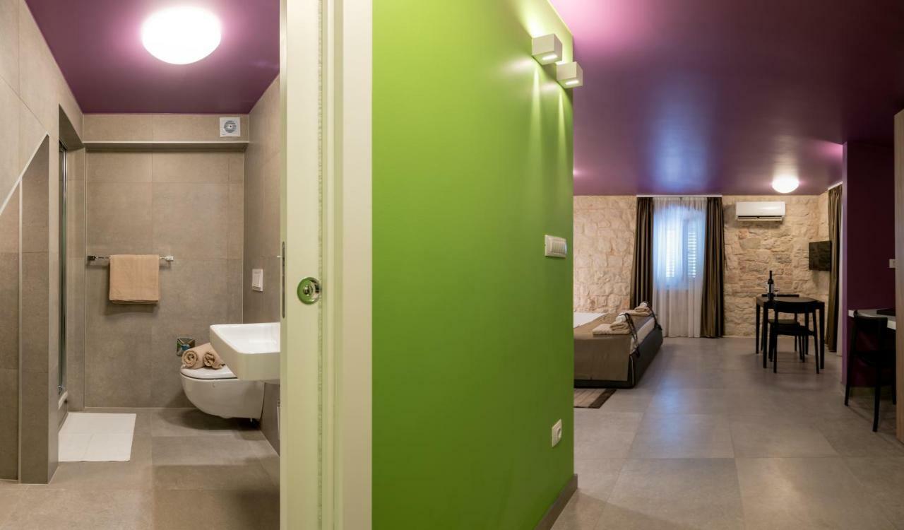 Annie'S Stone Studio & Room Split Exterior foto