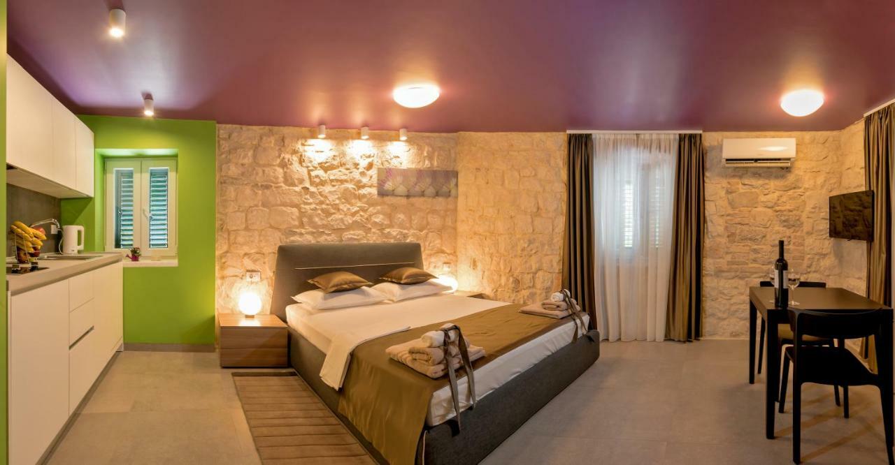 Annie'S Stone Studio & Room Split Exterior foto